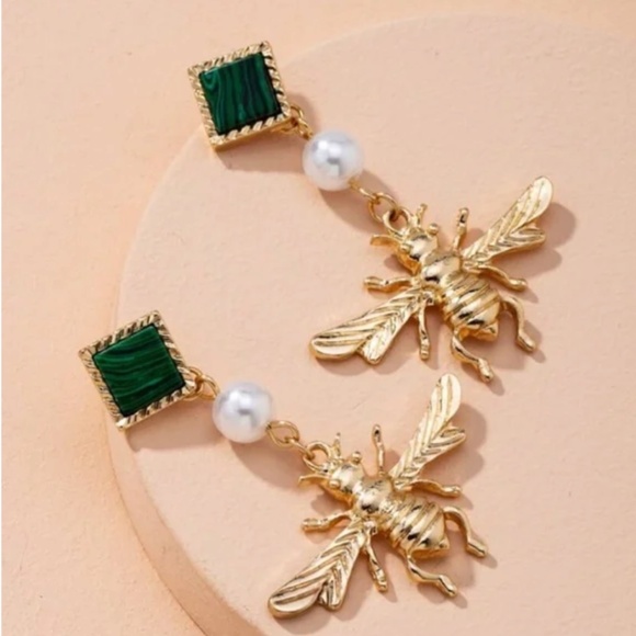 ❤️ FREE Bee Animal Insect Boho Bug Peasant Hipster Hippie Deco Pearl Earrings - Picture 1 of 3